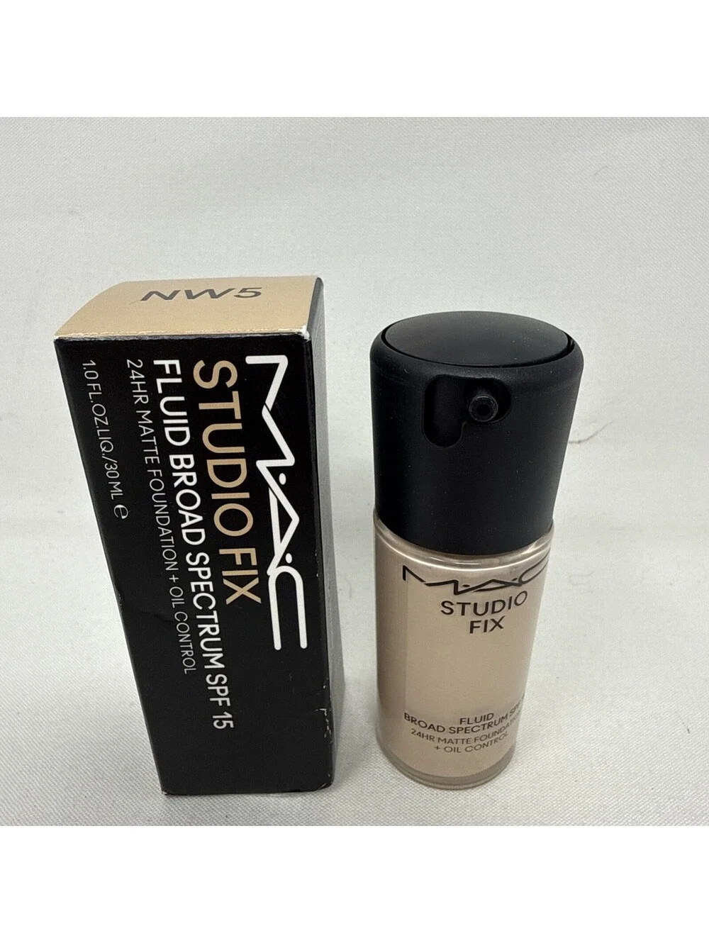 MAC STUDIO FIX FLUID SPF 15 (30ML/1.0OZ) ~  NW5 NIB CJ1